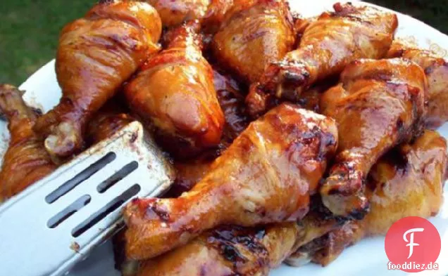Süß und klebrig gegrillte Drumsticks