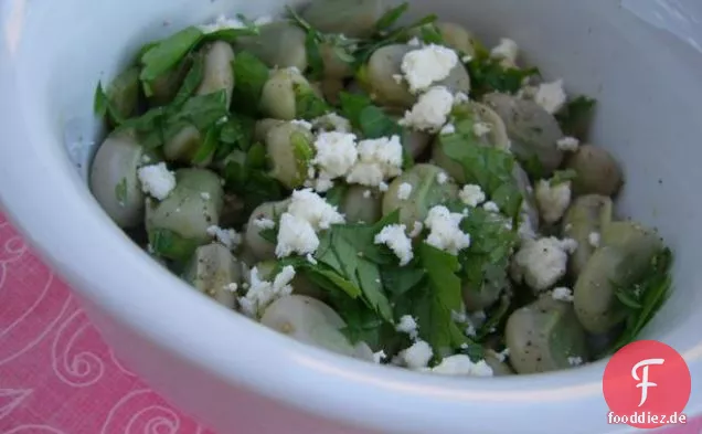 Fettarme Fava-Bohnen mit Petersilie und Feta