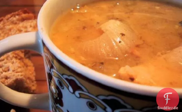 Langsam gekochter weißer Chili mit Hühnchen