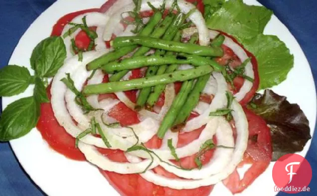 Französische Bohnen / Grüne Bohnen, Tomaten & Basilikumsalat
