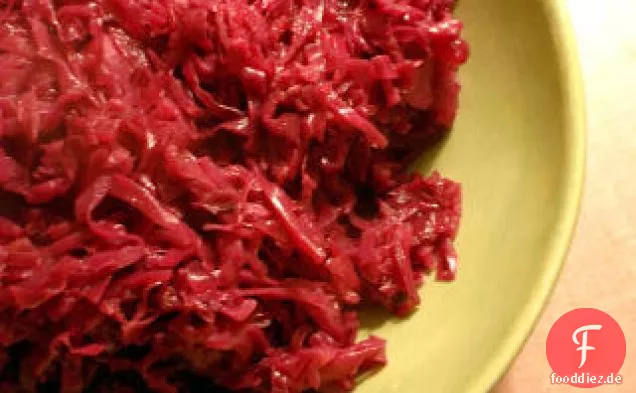 Geschmorter Rotkohl mit Äpfeln und Kümmel