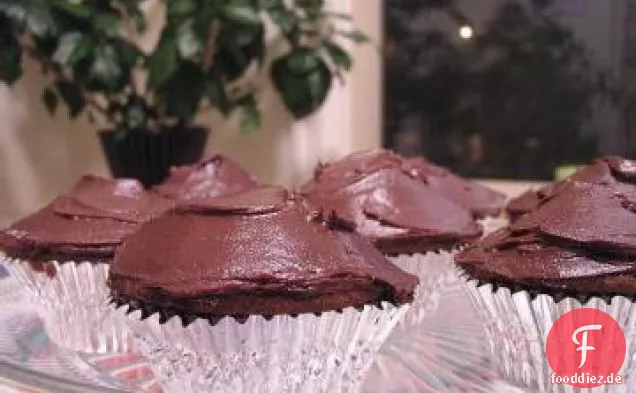 Erdnussbutter-Schokoladen-Chip-Cupcakes mit Schokoladenglasur
