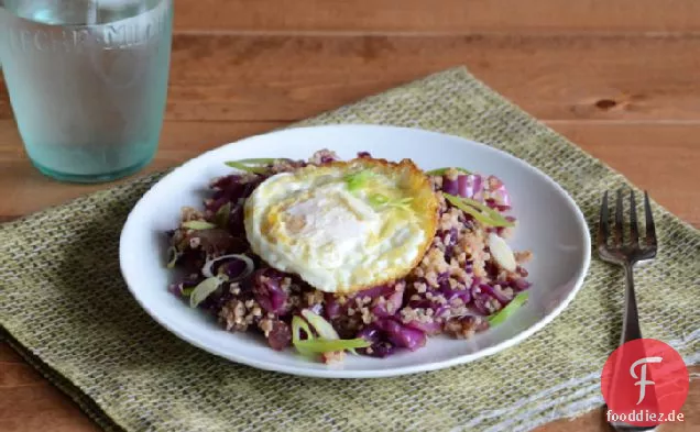 Gebratener Reis-Stil Rotkohl & Bulgur Weizen {mit Spiegelei}