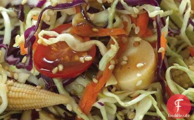 Asiatischer Krautsalat mit Knoblauch-Sesam-Dressing