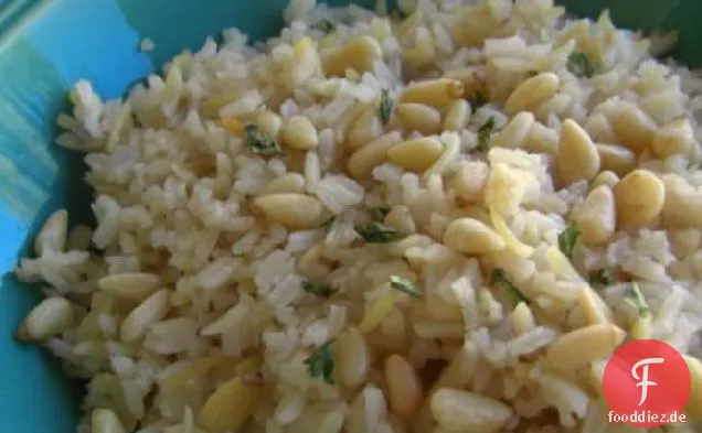 Reispilaw mit Pinienkernen