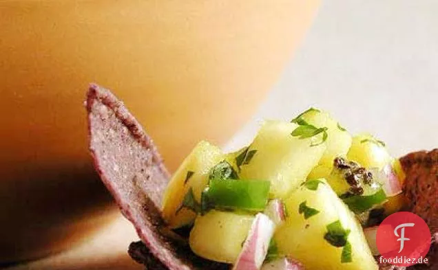 Frische Ananas, Chile und schwarzer Pfeffer Salsa