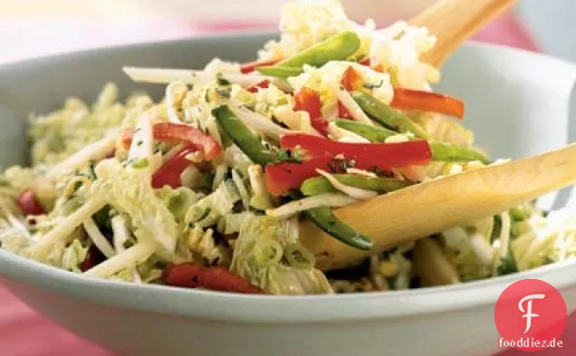 Napa Kohl und Schnee Erbsen Slaw