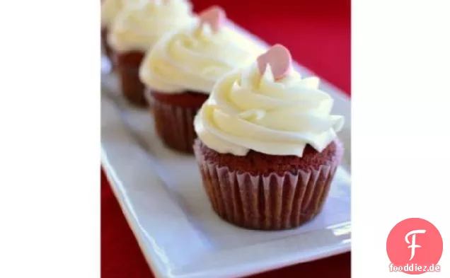 Rote Samt-Cupcakes mit Frischkäse-Zuckerguss