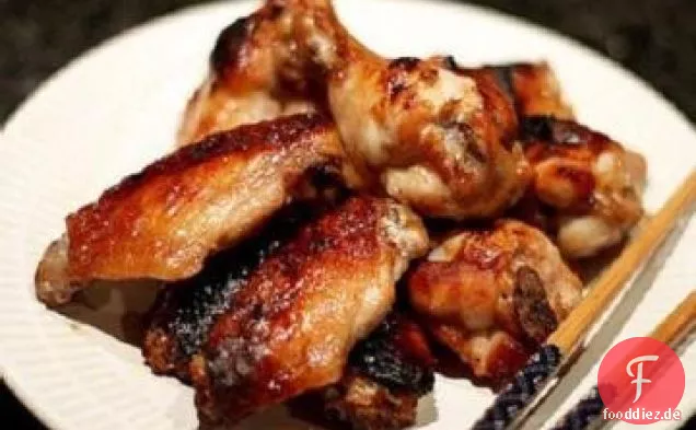 Gebratene chinesische Fünf-Gewürz-Hühnerflügel