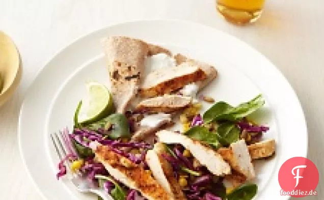 Rotkohlsalat mit würzigem gegrilltem Hähnchen und Pepitas