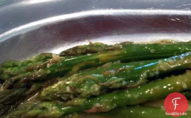 Spargel gedämpft mit Zitronenbutter