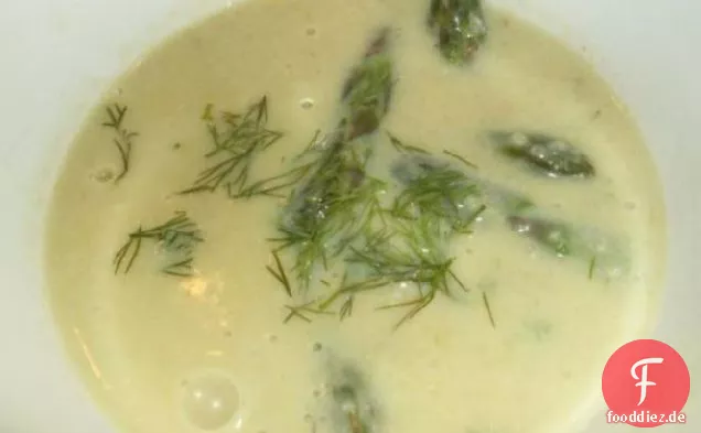 Cremige Spargelsuppe mit Fenchel