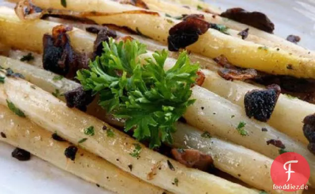 Weißer Spargel Mit Pilzen in Brauner Butter