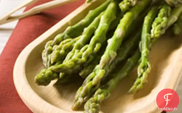 Der beste gedämpfte Spargel