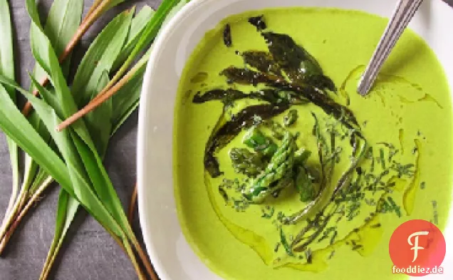 Spargel und Kartoffelsuppe mit Joghurt