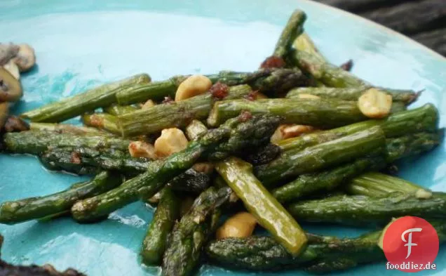 Spargel gegrillt mit Knoblauch, Rosmarin und Zitrone