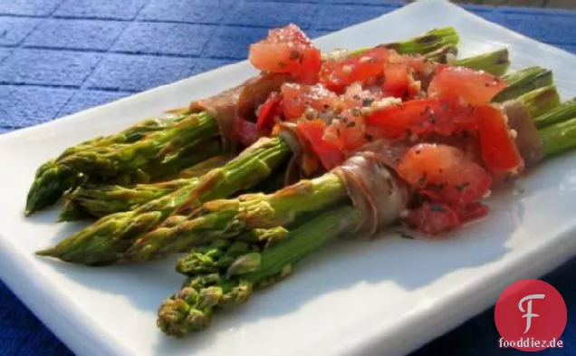 Spargel Prosciutto Bündel W/Tomaten Dressing