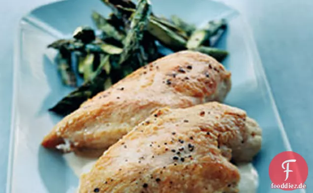 Brathähnchen mit Spargel und Tahinisauce