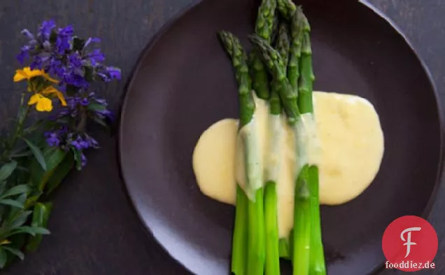 Spargel mit Sauce Hollandaise