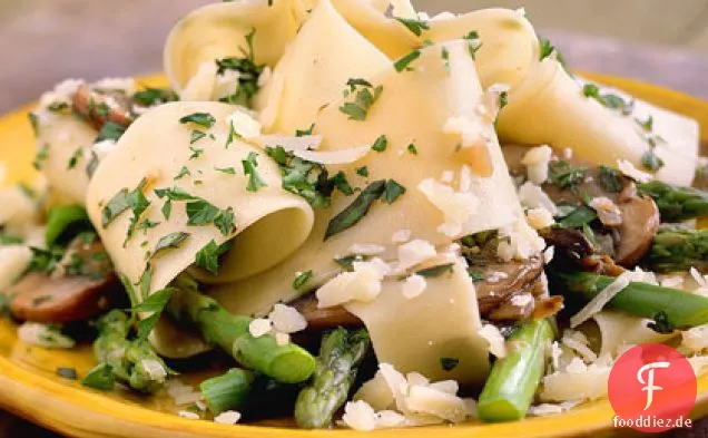 Pasta mit Spargel und Pilzen