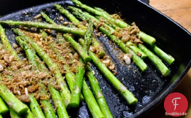 Gebratener Spargel mit langem Pfeffer Gremolata