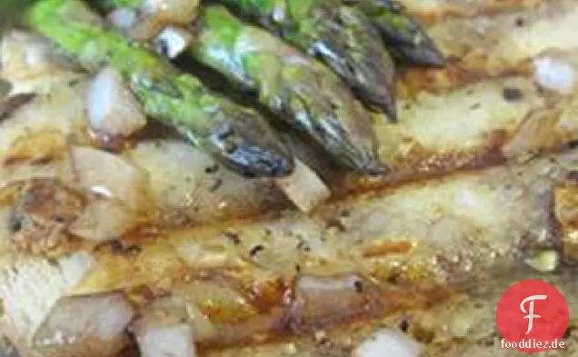 Gegrillter Spargel mit geröstetem Knoblauchtoast und Balsamico-Vinaigrette