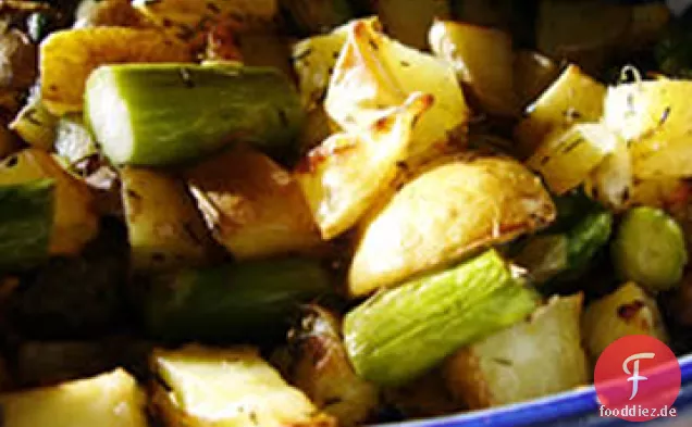 Ofen gebratene rote Kartoffeln und Spargel