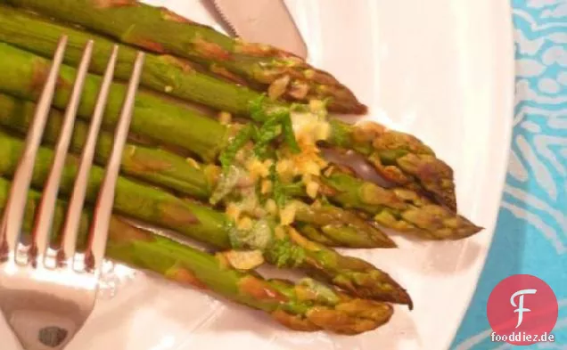 Spargel Mit Butter, Zitrone und Minze Nieselregen