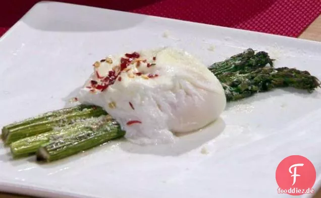 Gerösteter Spargel mit Pochiertem Ei und Parmigiano-Reggiano