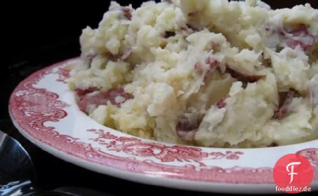 Gerösteter Knoblauch Zertrümmerte rote Kartoffeln