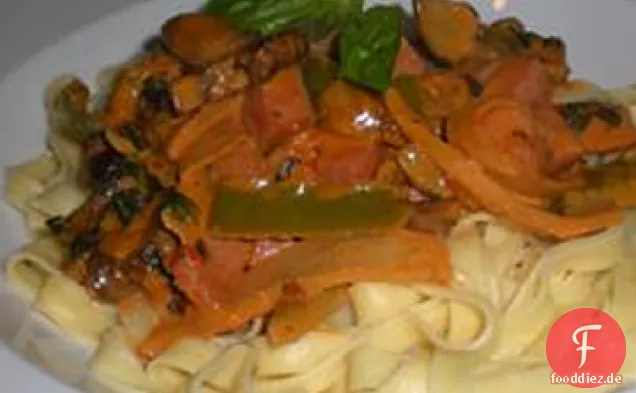 Fettuccini mit Pilzen, Schinken und Rosensauce