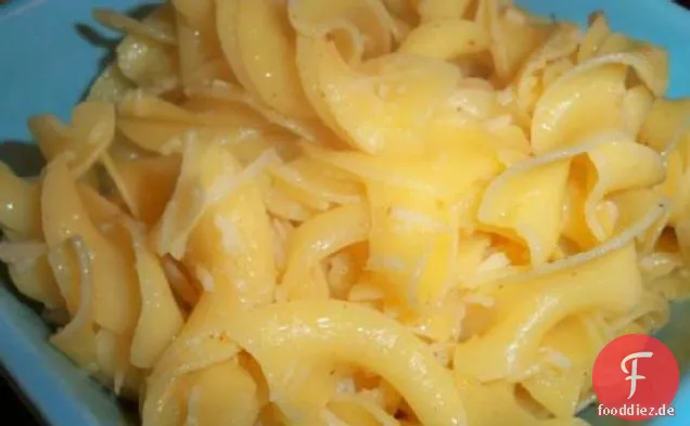 Gebutterte Knoblauchnudeln