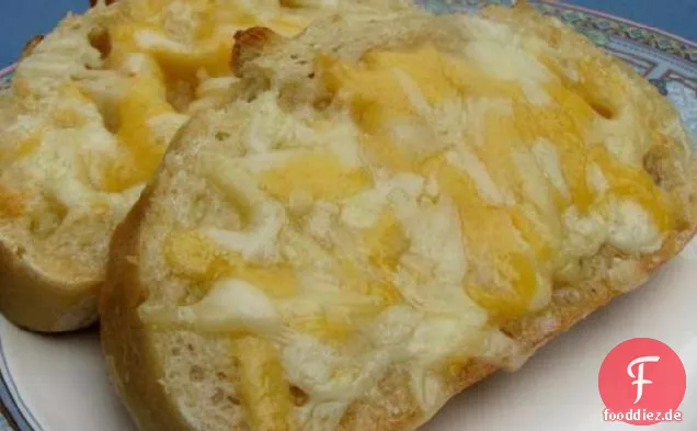 Schnelles und einfaches Knoblauchkäsebrot