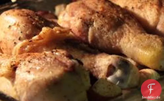 Knoblauch gebratenes Huhn und Kartoffeln