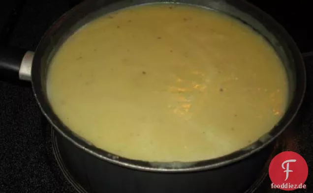Perfekte Kartoffel-Lauch-Zwiebelsuppe mit Knoblauch-Käse-Toast