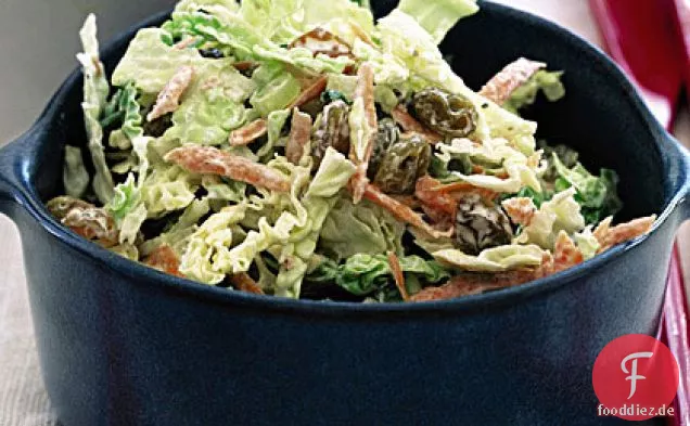 Krautsalat mit Kümmel und Rosinen
