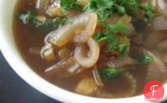Reiche zwei Zwiebel-Knoblauch-Suppe