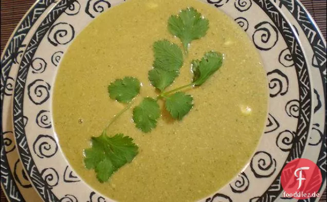 Rote-Pfeffer-Fenchelsuppe mit Pita-Chips