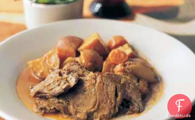 Herzhaftes geschmortes Schweinefleisch-Abendessen