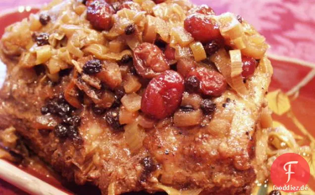 Schweinelende serviert mit Cranberry-Apfel-Chutney