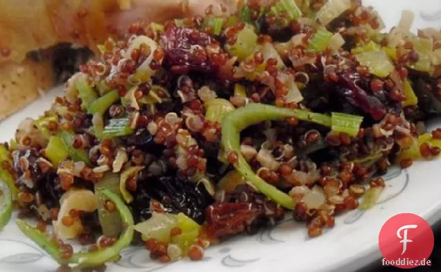 Quinoa-Füllung mit Lauch, Walnüssen und Kirschen