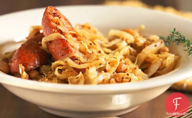 Senf-gewürzter Kohl und Cannellini-Bohnen mit Wurst