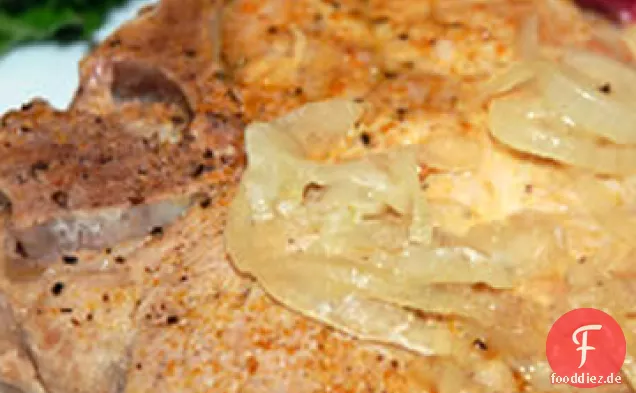 Einfache karamellisierte Zwiebel Schweinekoteletts