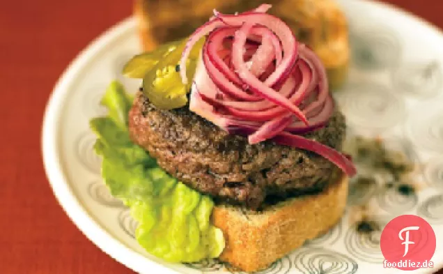 Burger mit Limette und Rot-Zwiebel-Relish