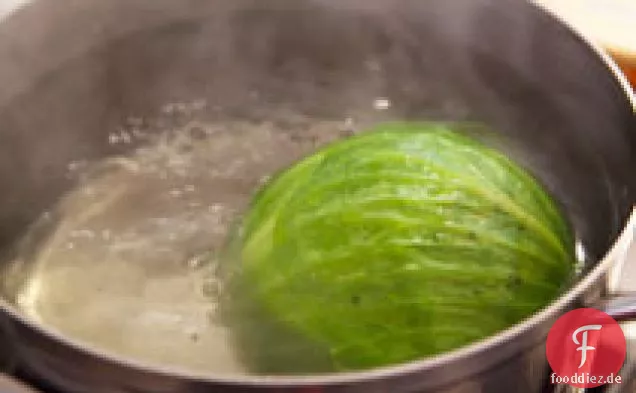Schweinefleisch gefüllte Kohlrouladen