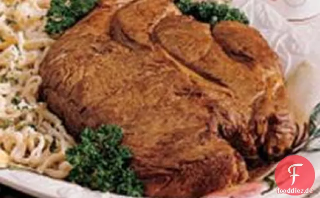 Chuck Braten mit Hausgemachten Nudeln