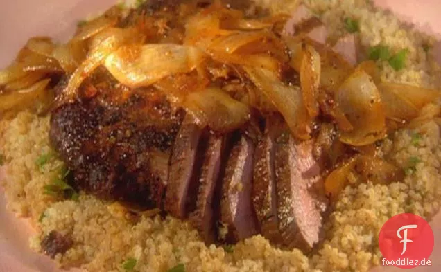 London Broil mit Ale au Jus und Röstzwiebeln mit Quinoa