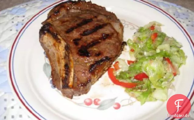 Gegrilltes Rib Eye Steak & Rote Zwiebeln