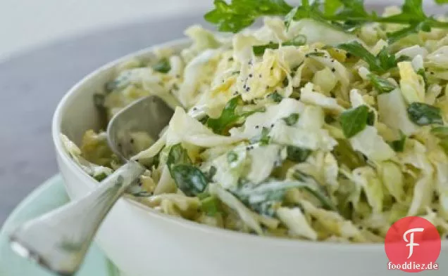 Krautsalat mit cremigem Mohn-Zitronen-Dressing