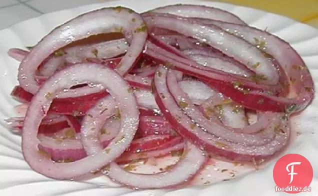 Limette eingelegte rote Zwiebeln